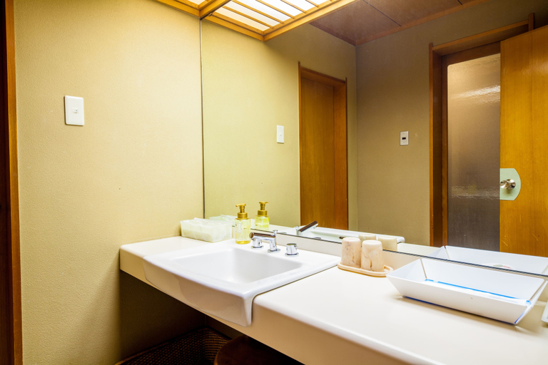 Bathroom 4, Tokigasane, Kaga