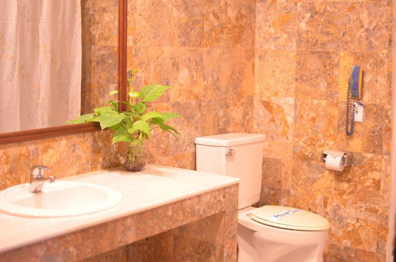 Bathroom 4, Saigontourane Hotel, Da Nang