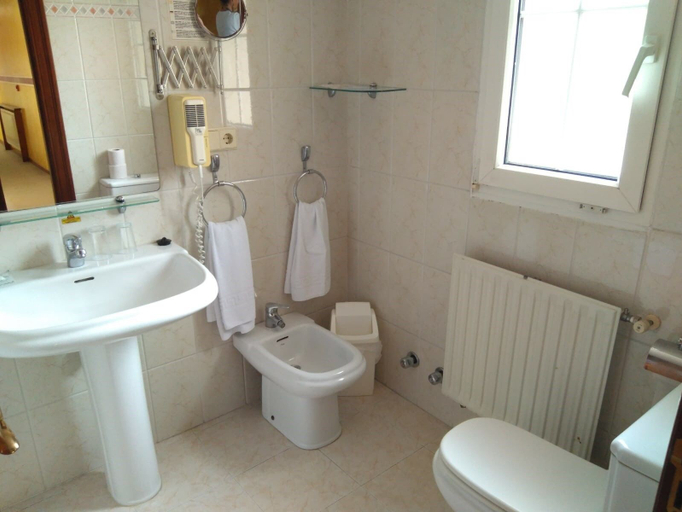 Bathroom 4, Villa de Nava, Asturias