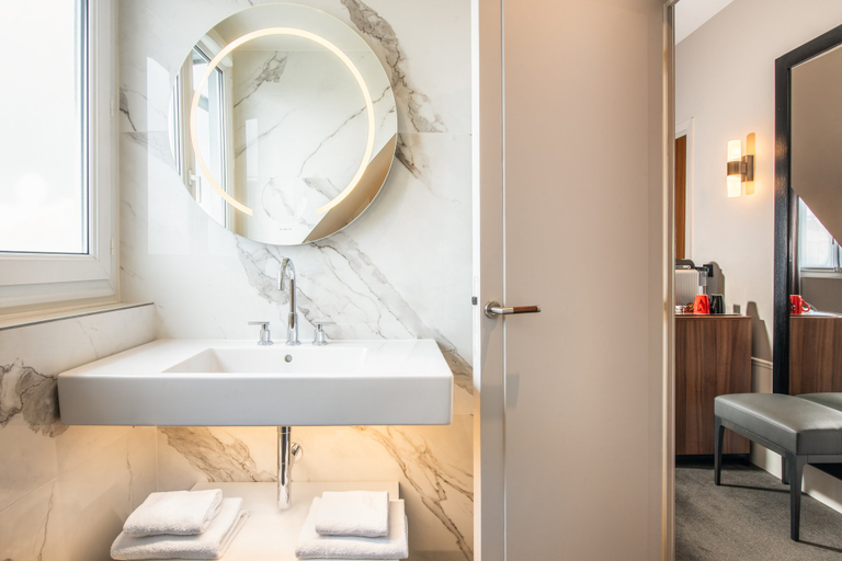 Bathroom 5, Holiday Inn PARIS - GARE DE LYON BASTILLE by IHG, Paris