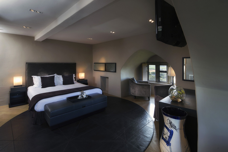 Bedroom 2, Roch Castle Hotel, Pembrokeshire