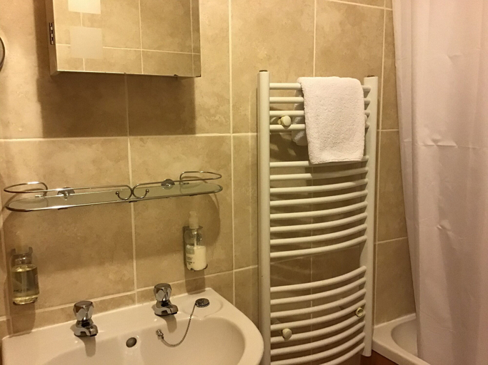 Bathroom 3, Gable Cottage, Leicestershire