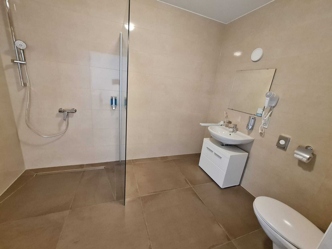 Bathroom 5, check-inn hotel Offenbach, Offenbach am Main