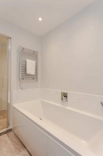 Bathroom 2, Spacious and Modern Apartment in Pimlico, London