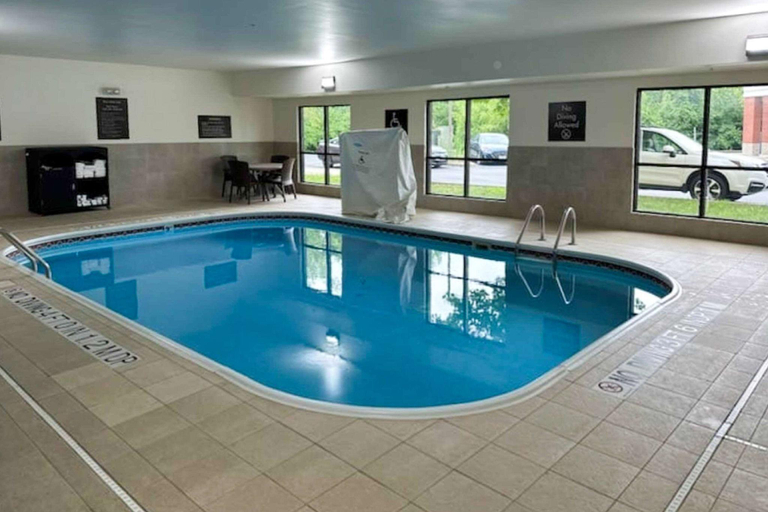 Sport & Beauty, Comfort Inn & Suites Middletown - Franklin, Warren