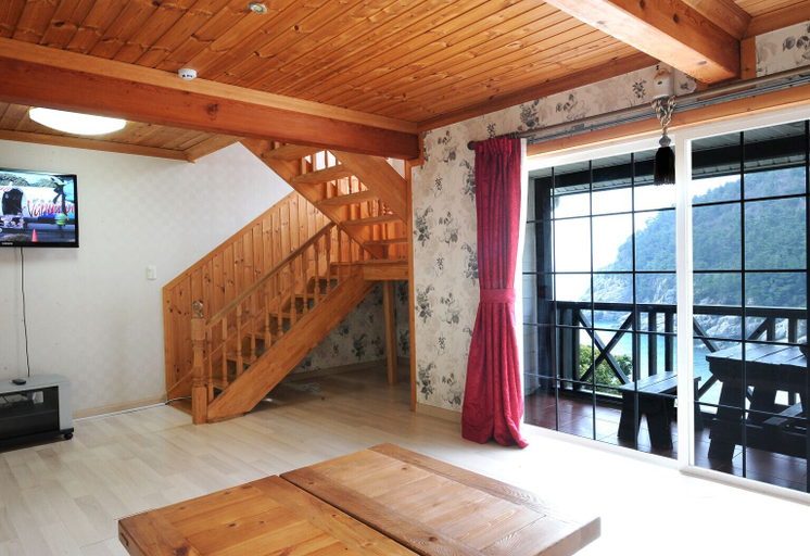 Others 5, Geoje Floria Pension, Geoje