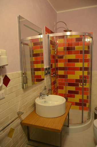 Bathroom 4, Hotel Zodiaco, Lecce