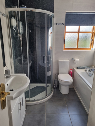 Bathroom, Vip@themeadows, Armagh, Banbridge and Craigavon