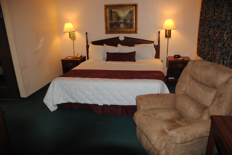 Bedroom 3, Super 8 By Wyndham Madison/Hanover Area, Jefferson