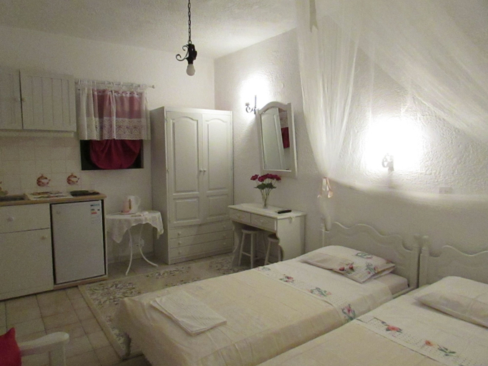 Bedroom 2, Castellino Studios, South Aegean