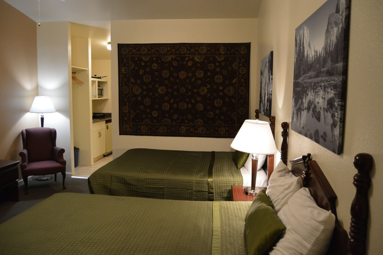 Bedroom 2, Red Bud Lodge, Mariposa