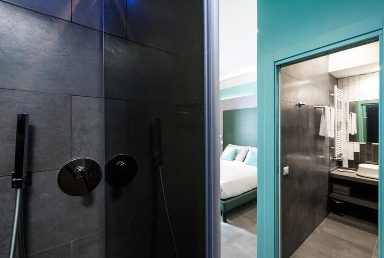 Bathroom 5, Circle In The Square, Rome