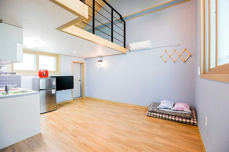 Others 4, Taean Solbat Pension, Taean