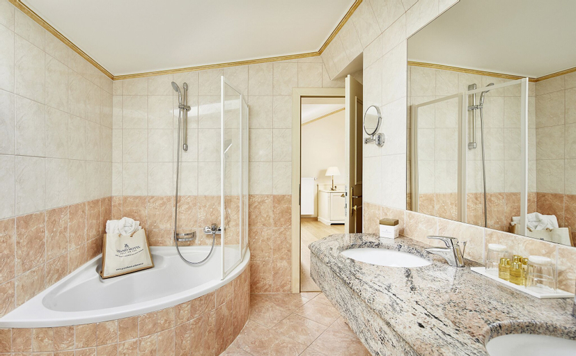 Bathroom 12