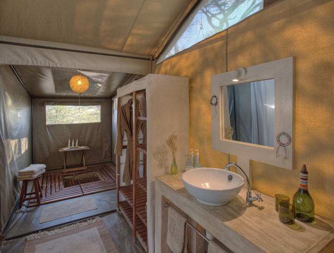 Bathroom, Kicheche Bush Camp, Narok West