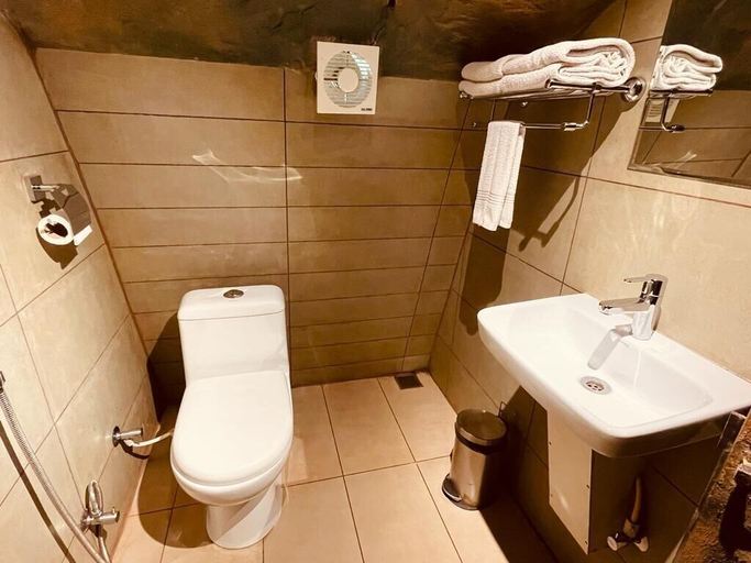 Bathroom 3, Foggy Knolls Resort, Idukki