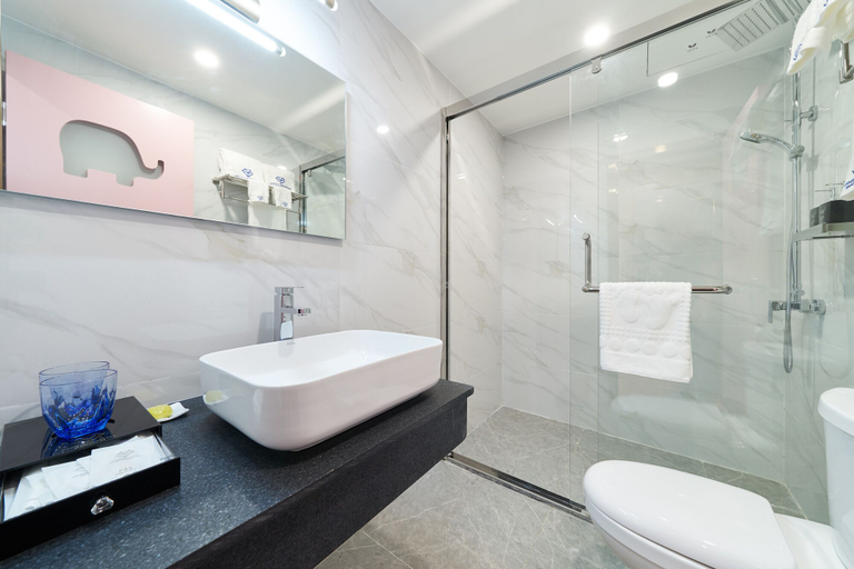 Bathroom 4, Sapphire Hotel Silom Bangkok, Bang Rak
