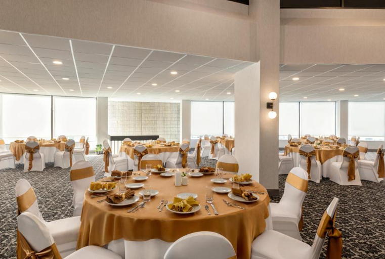 Food & Drinks 5, Holiday Inn PHILADELPHIA ARPT-STADIUM AREA by IHG, Philadelphia