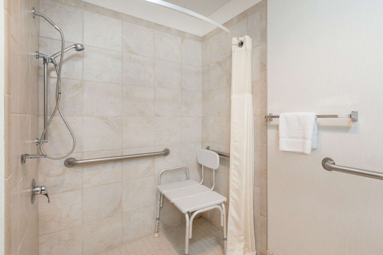 Bathroom 5, Baymont by Wyndham Hot Springs, Fall River