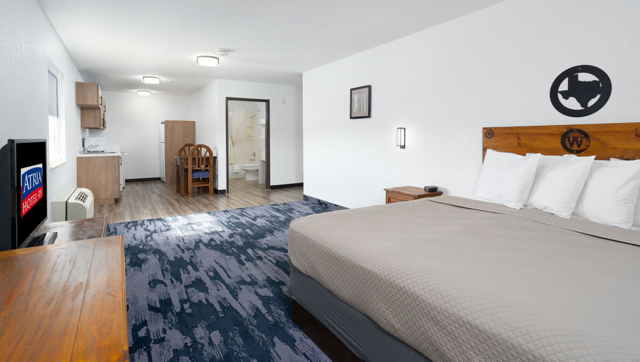 Bedroom 3, Atria Hotel and RV McGregor, McLennan