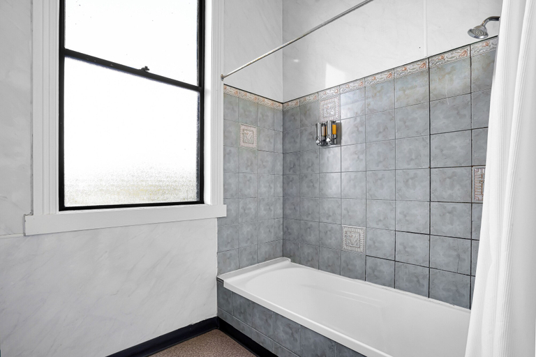 Bathroom 3, Bischoff Hotel, Waratah/Wynyard - Pt B