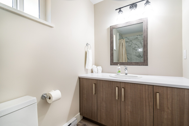 Bathroom 2, Pathfinder Camp Resorts  Agassiz, Fraser Valley