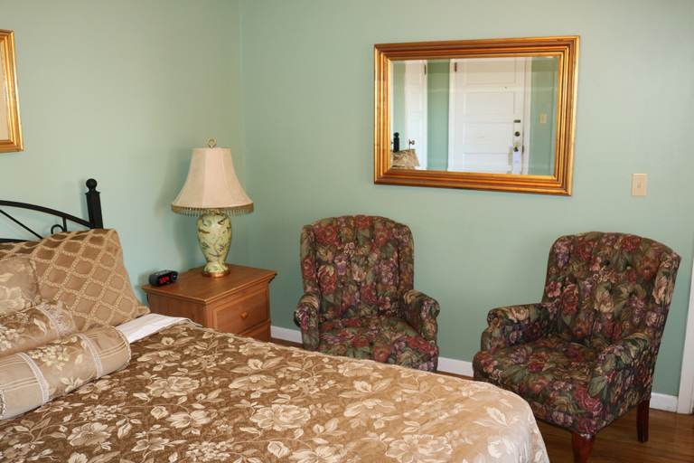 Bedroom 3, Echo Mountain Inn, Henderson
