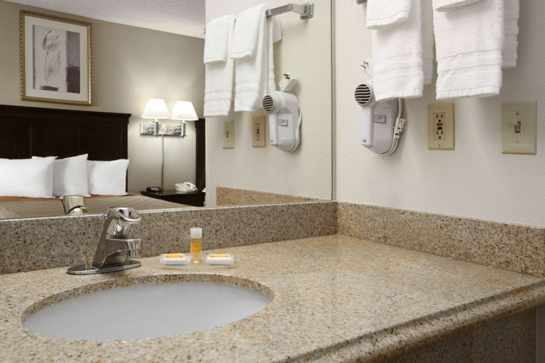 Bathroom 4, Days Inn & Suites by Wyndham Rancho Cordova, Sacramento