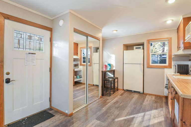 Others 5, 8689 Rainbow Studio, Placer