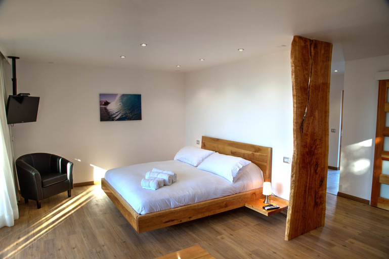 Bedroom 3, Ruka Lobos, Cardenal Caro