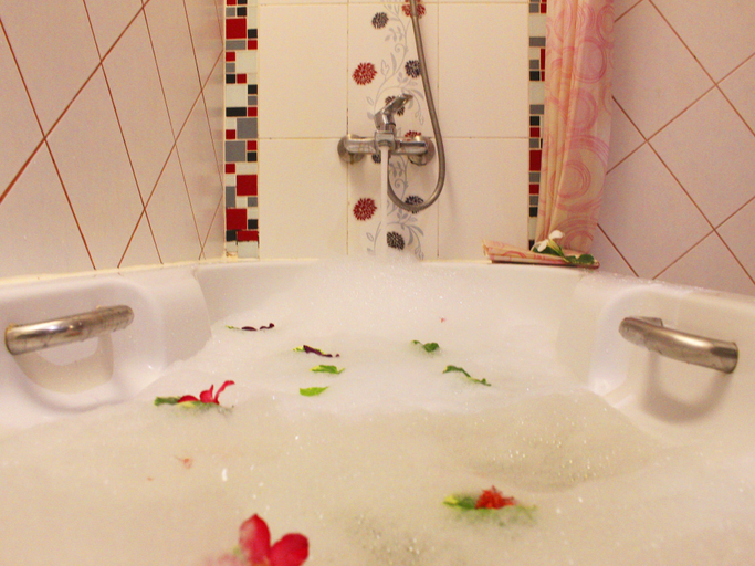 Bathroom 5, Baan Boa Resort, Phuket Island