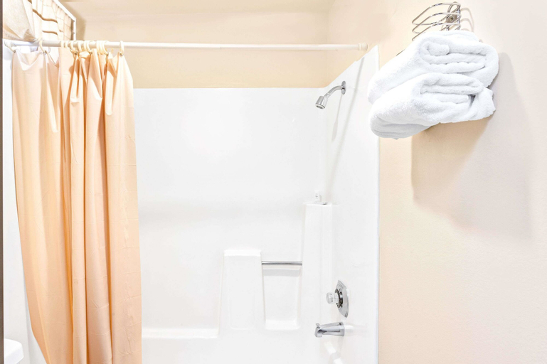Bathroom 29