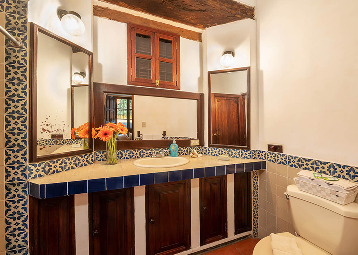 Bathroom 3, Casita del Escritor, Antigua Guatemala