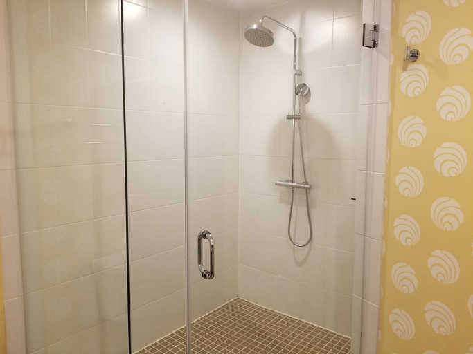 Bathroom 20