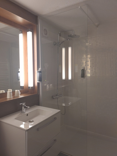 Bathroom 3, Brit Hotel Confort Nancy Lunéville, Rehainviller, Meurthe-et-Moselle