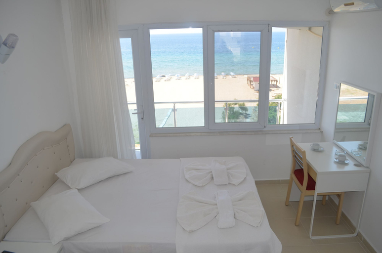 Bedroom 3, Yasmin Hotel, Ayvalık