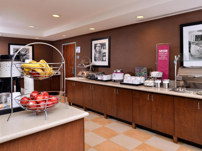 Food & Drinks 5, Hampton Inn & Suites Mt. Vernon Belvoir Alexandria, Fairfax