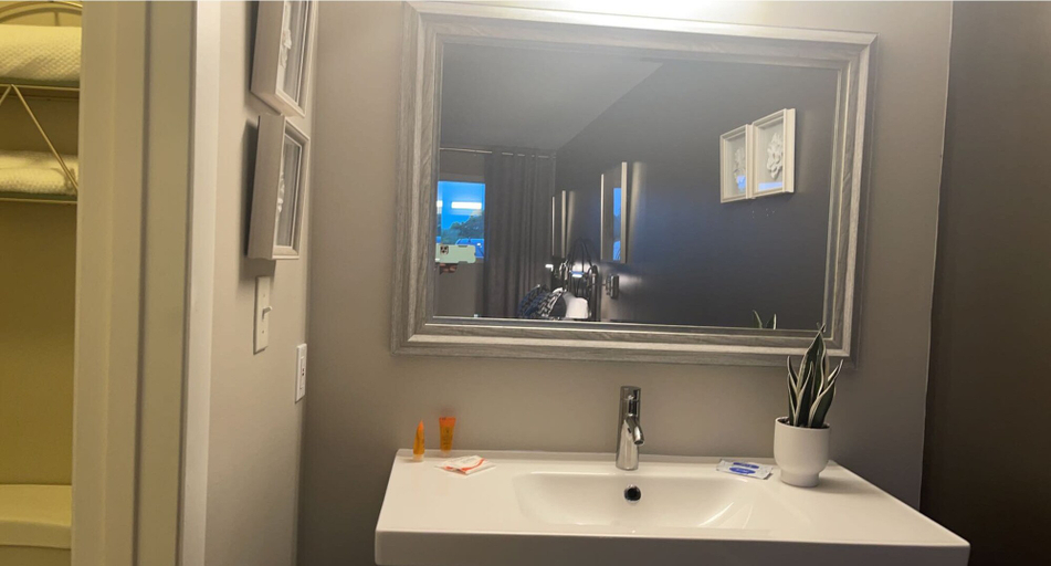 Bathroom 4, Hotel Lake Anna, Spotsylvania