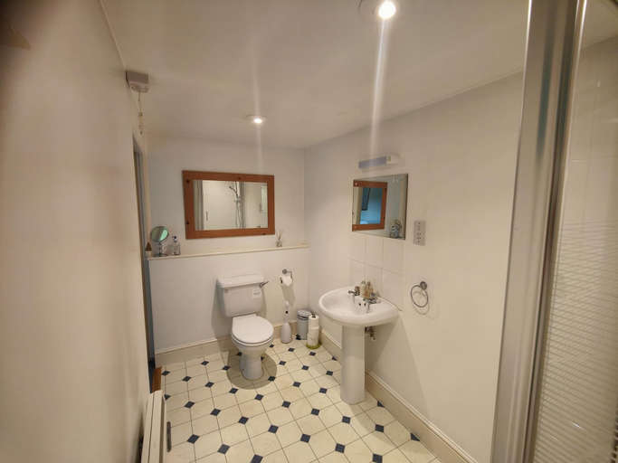 Bathroom 3, Manor Farm Bed & Breakfast, Wiltshire