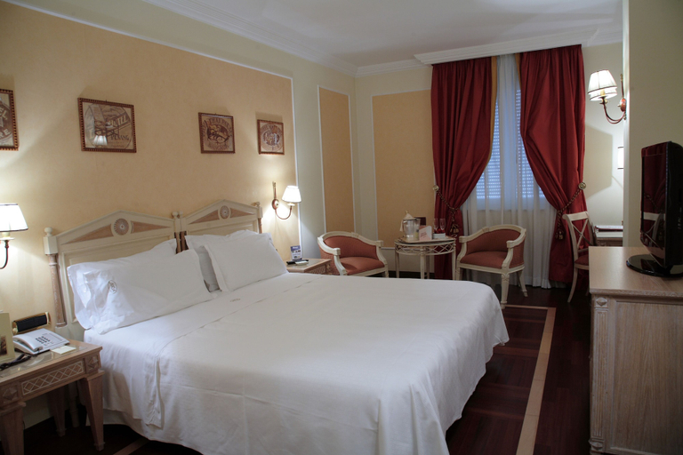 Bedroom 3, Palazzo Alabardieri, Napoli