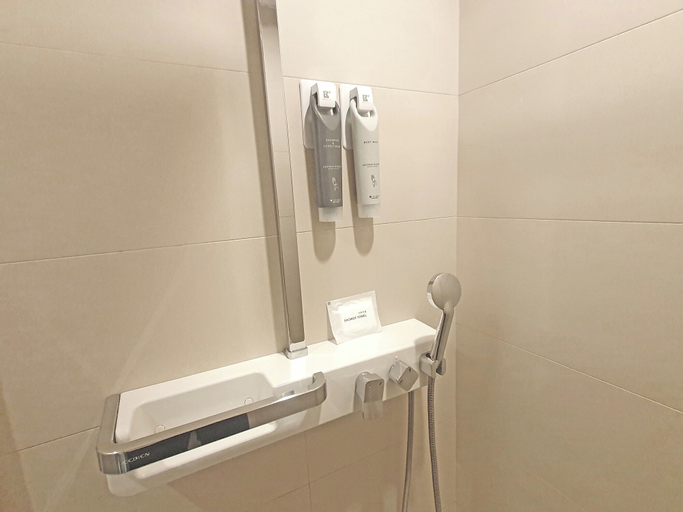 Bathroom 16