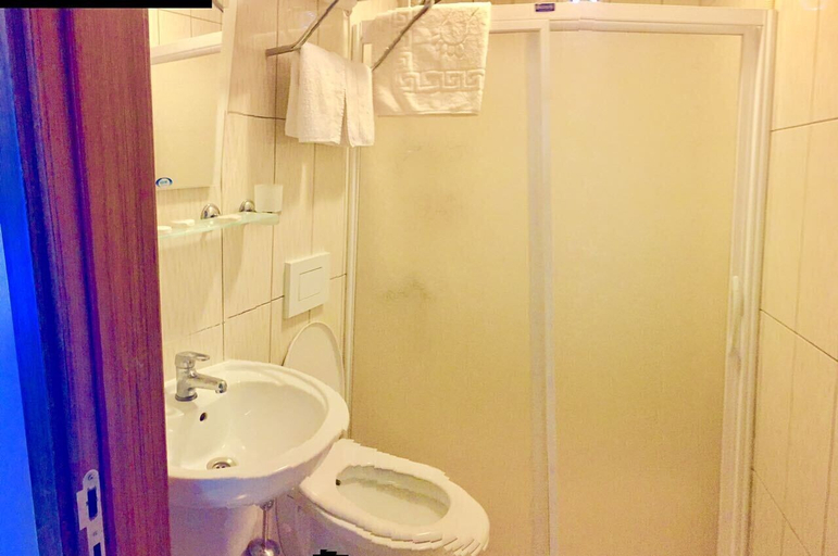 Bathroom, Geyikli Berfin Otel, Ezine