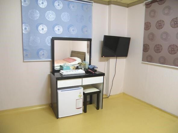 Others 5, New Busan Jang Motel, Jung
