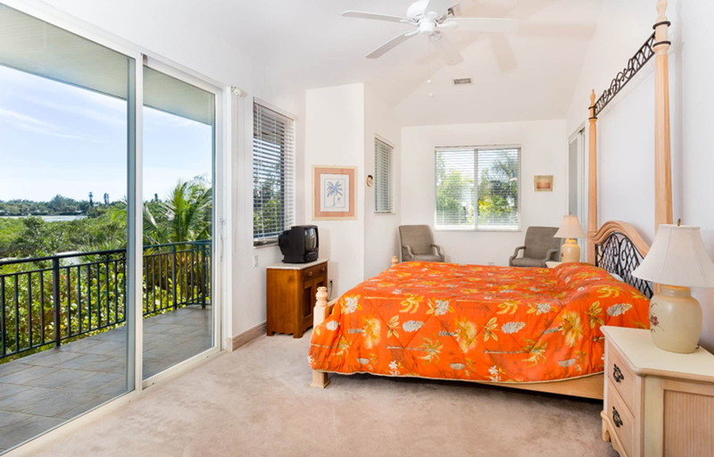 Bedroom 3, Sea Otter, Lee