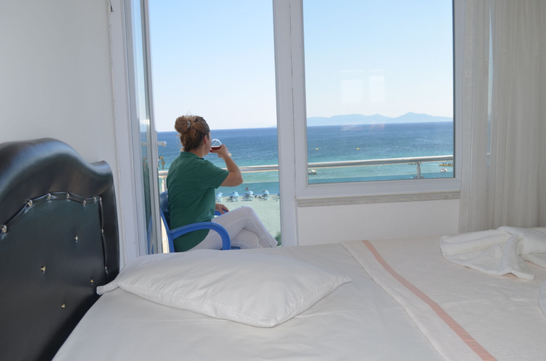 Bedroom 2, Yasmin Hotel, Ayvalık