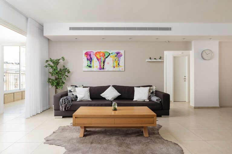 Others 4, Bright and Fresh Family Home near Beach
