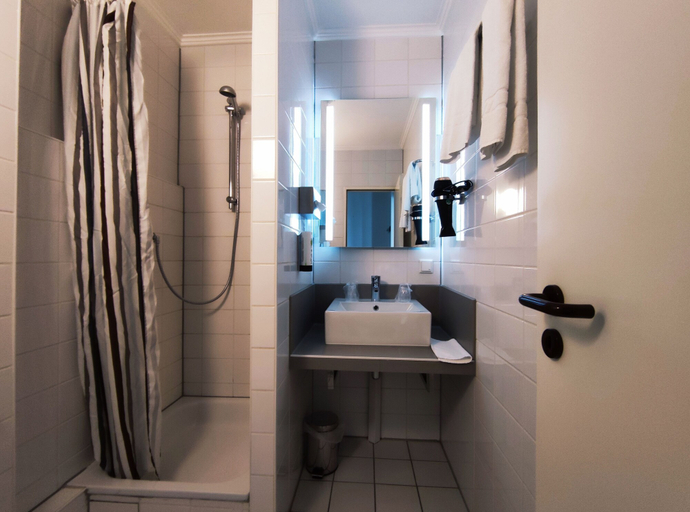 Bathroom 5, Turmhotel Rhein Main, Offenbach