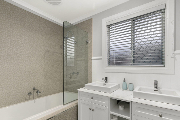 Bathroom, Settle in on 260 Settlement in Cowes, Bass Coast - Phillip Is.