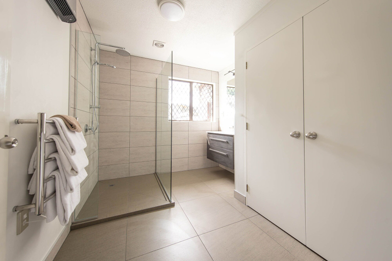 Bathroom 3, 66 Robins Road, Queenstown-Lakes