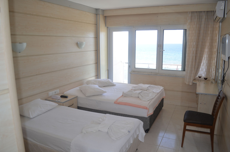 Bedroom 3, Yasmin Hotel, Ayvalık
